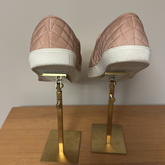 Women’s SO Pink Puff Quilted Slide on Shoes *size 8* - Picture 4 of 6